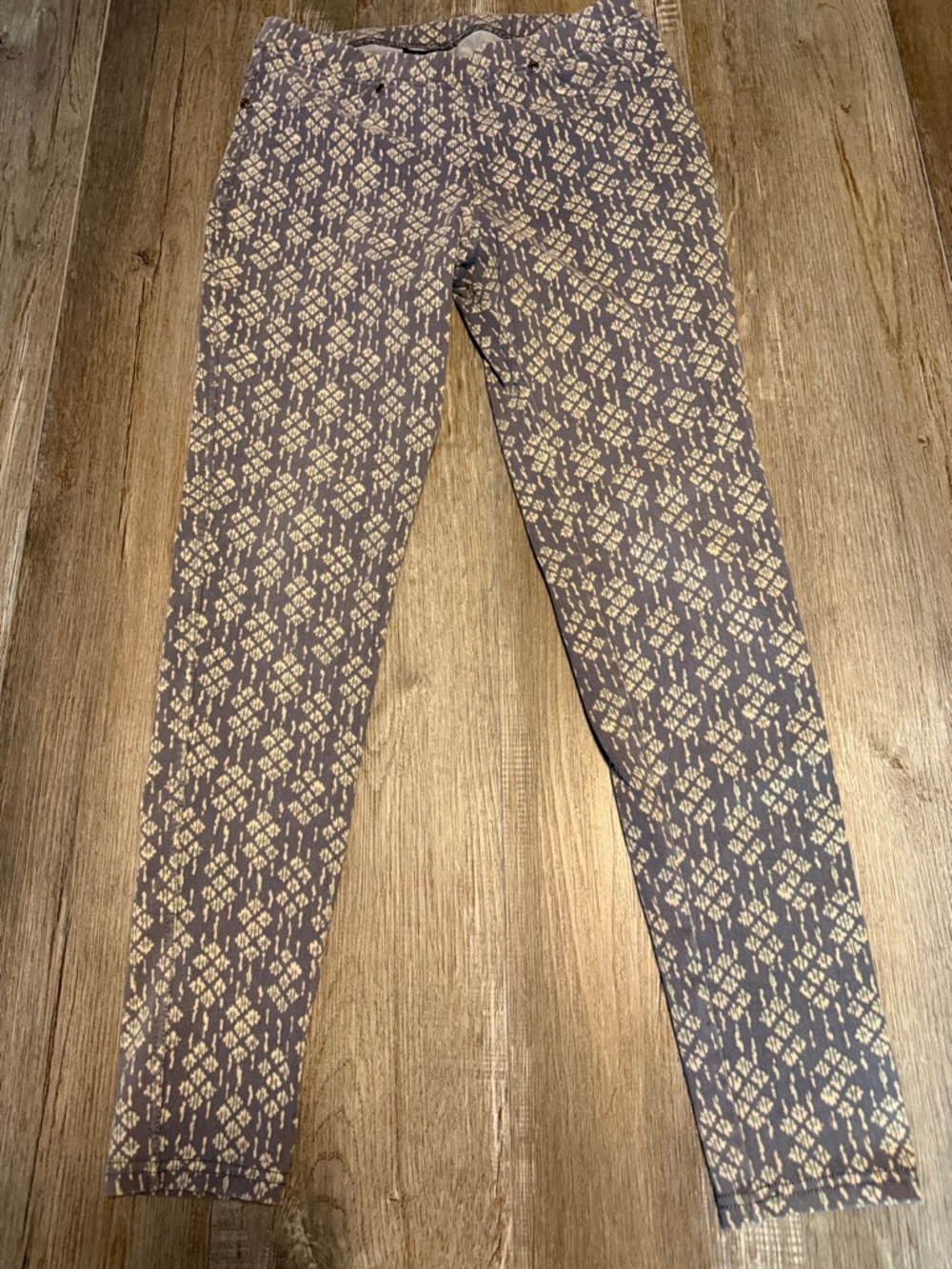 Lildy Women's Patterned Gray & Cream Stretch Leggings